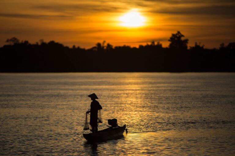 Fisherman in 4000 islands